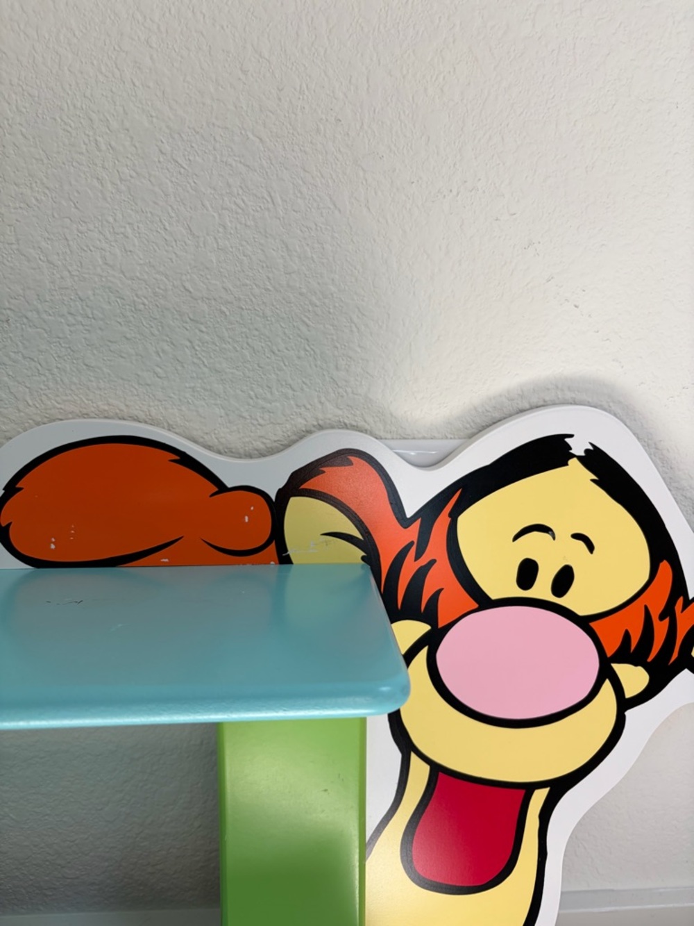 Vintage Winnie the Pooh and Tigger Wallshelf - Picture 3 of 11